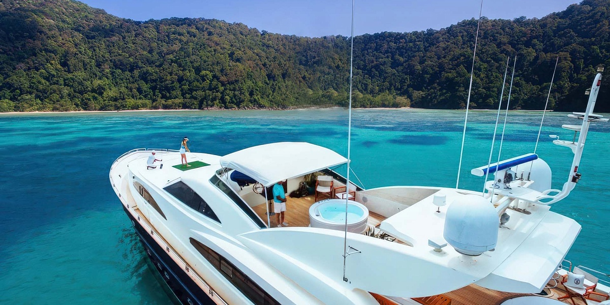 Аренда моторной мега яхты Astondoa 102 FOR YOUR EYES ONLY на Пхукете